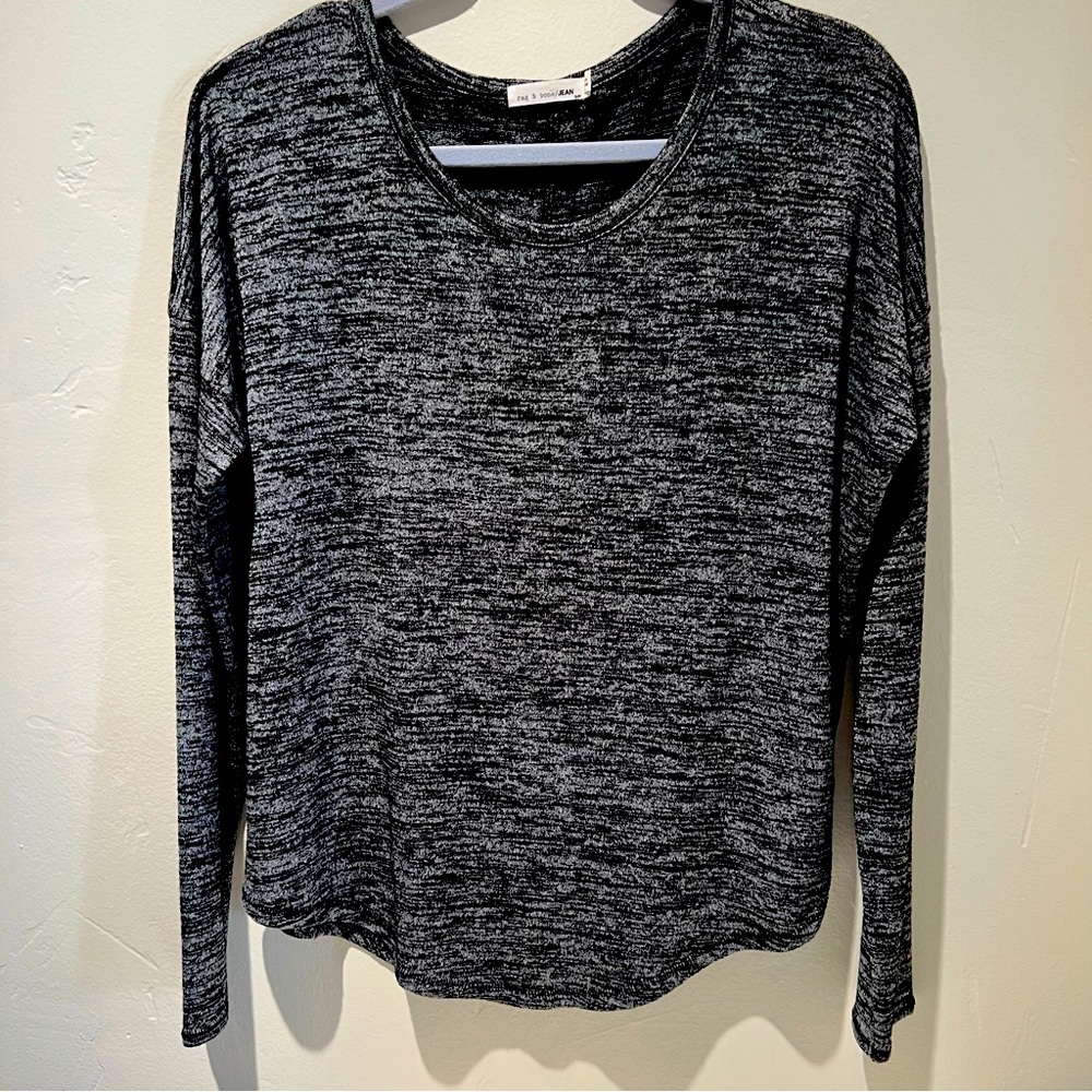 Rag & Bone black and grey comfy, washable, wrinkle free top.